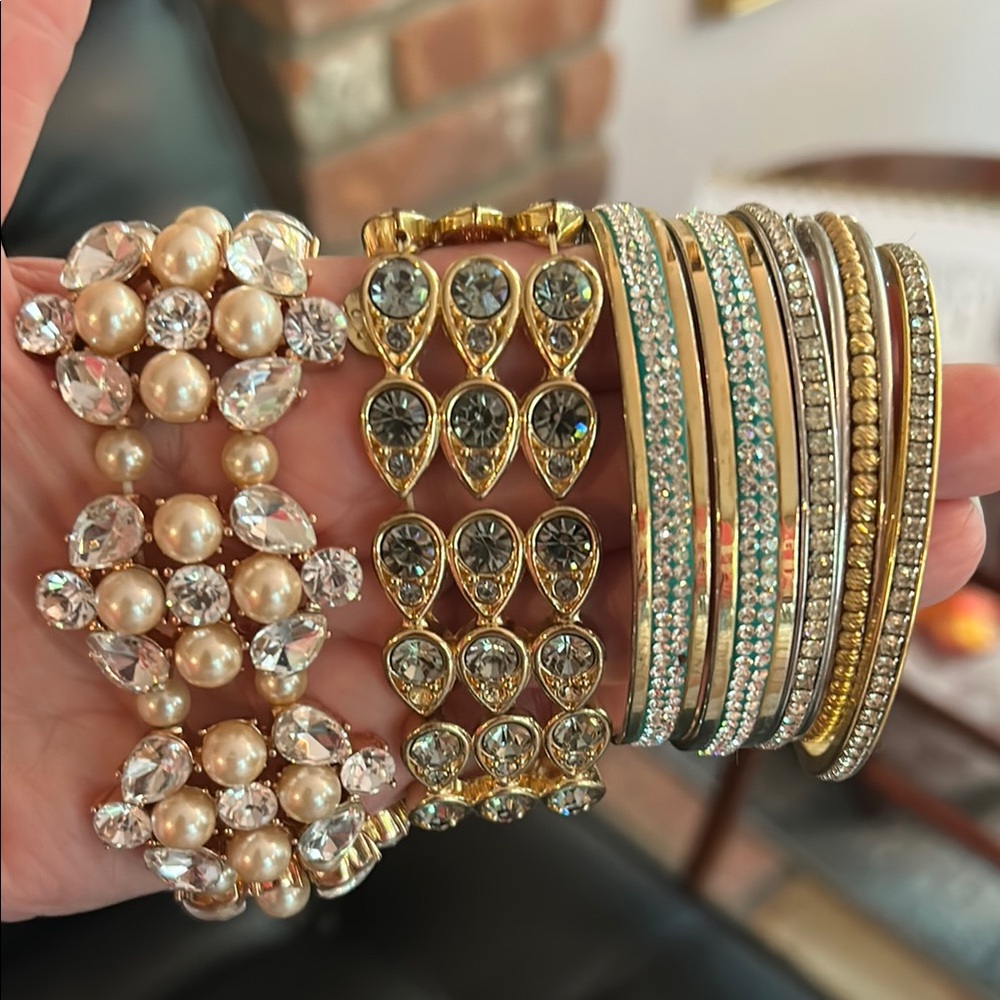 Lot of 7 Elegant Gold and Silver stone Bracelets 💛🤍